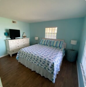 3 habitaciones, tabla de planchar con plancha y cuna de viaje