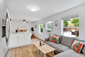 Smart TV, music library, video library, stereo