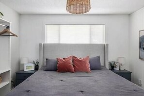 6 bedrooms, iron/ironing board, WiFi, bed sheets