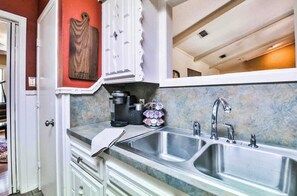 Interior - Spacious Retreat in the Heart of Lubbock! Excellent neighborhood ! (Lubbock)