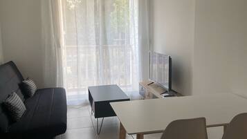 Télévision à écran plat