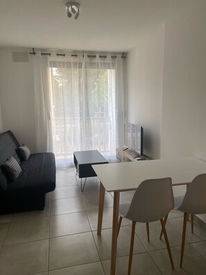 Télévision à écran plat