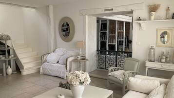 TV, lareira, mesa de pingue-pongue, impressoras