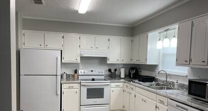 609- Beautiful Duplex Minutes from the Hospital!