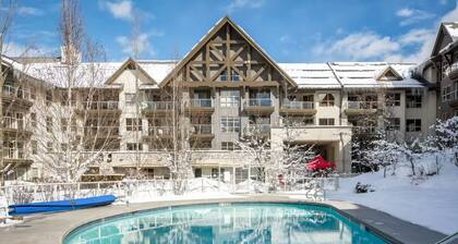 1BR | Aspens | King Bed | True Ski-in/Ski-out | Hot Tubs & Pool | Ski Valet | Private Balcony