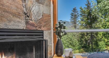 3BR | Whistler Creek Ridge | Ski-in/out | Private Hot Tub | Wood Fire | Private Garage