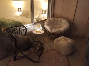 1 bedroom, travel cot, free WiFi, bed sheets