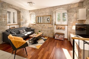 Apartment | Living area | Flat-screen TV