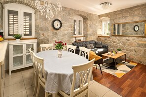 Apartment | Dining room