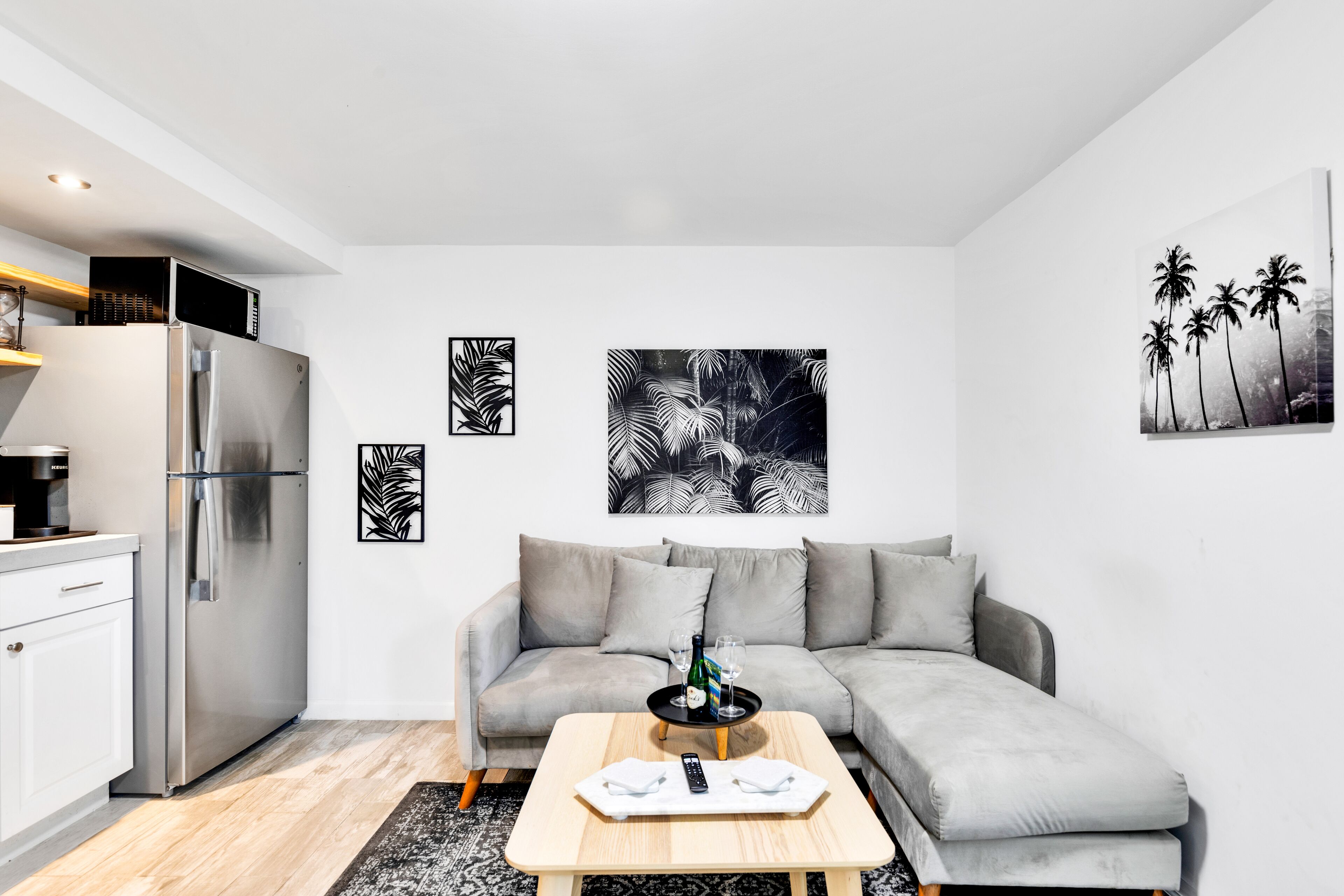 Smart TV, music library, video library, stereo