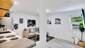 Smart TV, music library, video library, stereo