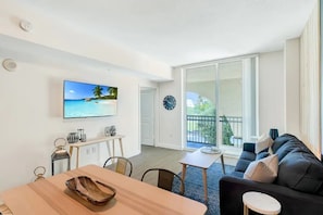 Smart TV, books, music library, video library - Waterfront Condo w/ Pool, Spa, Sauna Steps 2 Beach (Boynton Beach)