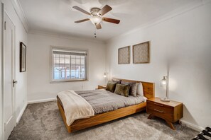 3 slaapkamers, een bureau, een strijkplank/strijkijzer, gratis wifi