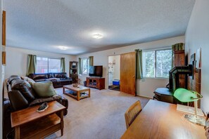 Smart-TV, Kamin, DVD-Player