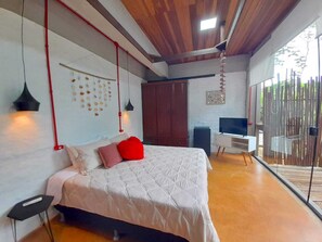 Luxury-Zimmer, Whirlpool, Bergblick | Individuell dekoriert, Bügeleisen/Bügelbrett, kostenloses WLAN