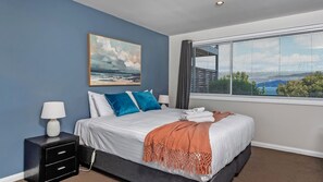5 bedrooms, travel cot, free WiFi, bed sheets