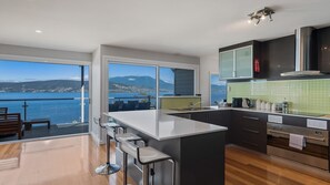 Fridge, microwave, oven, stovetop - Oceana Escape panoramic views luxury and space (Tranmere)