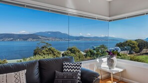 Interior - Oceana Escape panoramic views luxury and space (Tranmere)