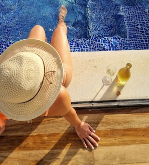 Unclassified image, 2 of 17, button