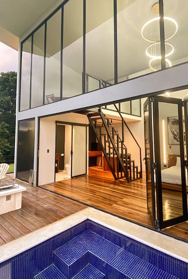 Unclassified image, 1 of 17, button