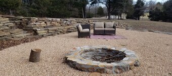 Sassafras Inn/Unit A --- Close to Marina & Boat Launch; 30 min to Eureka Springs
