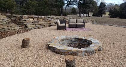 Sassafras Inn/Unit A --- Close to Marina & Boat Launch; 30 min to Eureka Springs