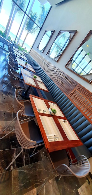 2 restaurants, breakfast, lunch, dinner served; international cuisine