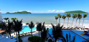 3 outdoor pools, open 9:00 AM to 9:00 PM, sun loungers - Viaggio Resort Mazatlán (Mazatlán)