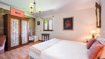 1 dormitori, escriptori, Internet i roba de llit