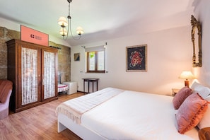 1 dormitorio, escritorio, Internet y ropa de cama