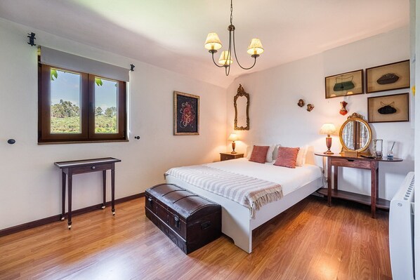 1 dormitorio, escritorio, Internet y ropa de cama