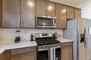 Private kitchen - Brand new townhome (Eagle Mountain)