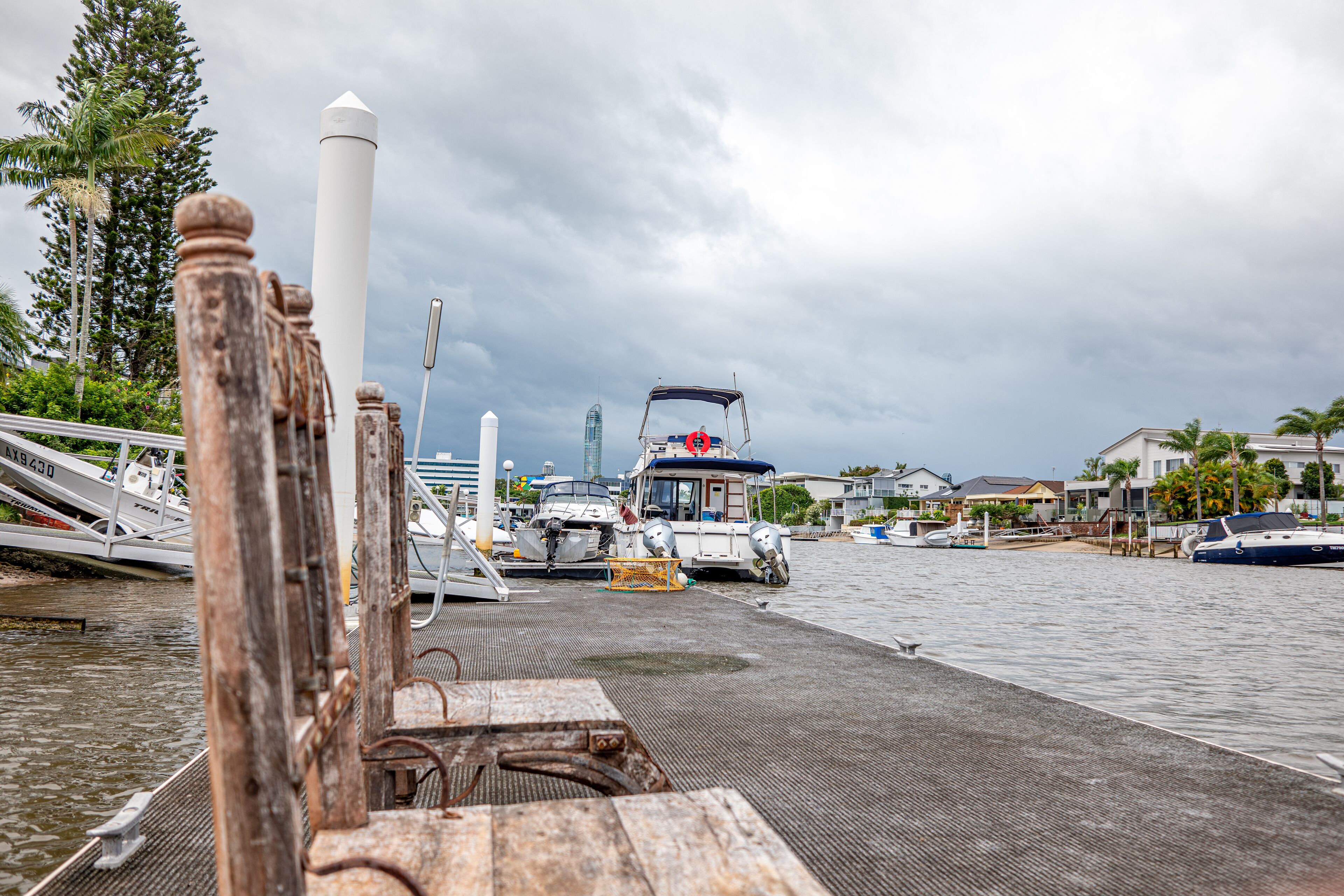 Stunning Waterfront Villa-10 minutes to Surfer Paradise beach!