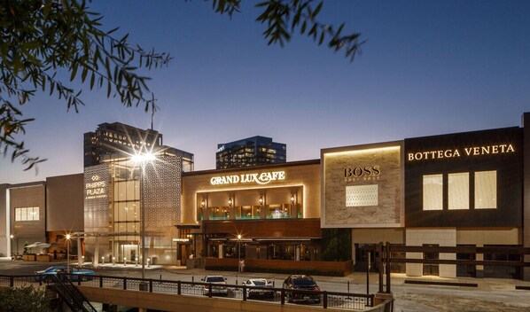 Experience the Grand Lux Cafe, part of the Philipp Plaza hotel complex, with its modern and traditional architecture.