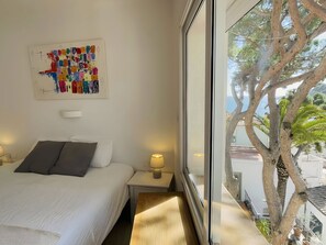 1 slaapkamer, een strijkplank/strijkijzer, wifi, beddengoed