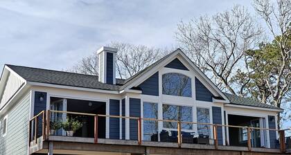 Bayfront house on 150 acre nature preserve and private road!