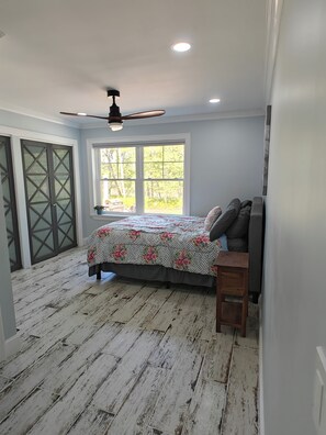 2 chambres, fer et planche à repasser, accès au Wi-Fi (inclus)