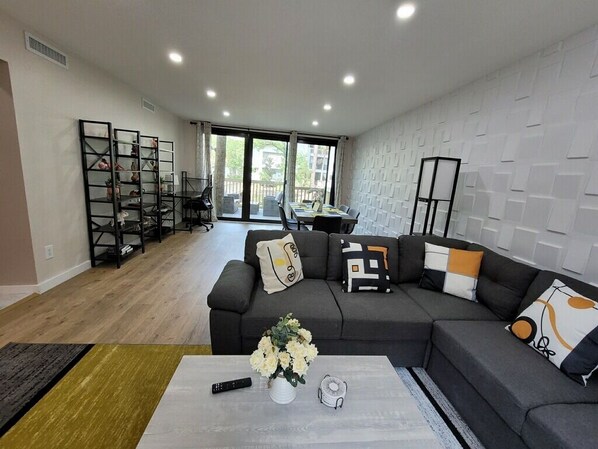 Smart-tv och eldstad