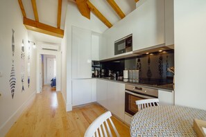 1 bedroom, iron/ironing board, WiFi - Downtown Prime With Terrace by Vacationy (Porto)