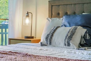 Condo, Multiple Beds, Balcony, Golf View (Bunker Ridge Respite) | 2 bedrooms, individually decorated, individually furnished, free WiFi - Bunker Ridge Respite - Pointe Royale Golf Resort Amenities (Branson)