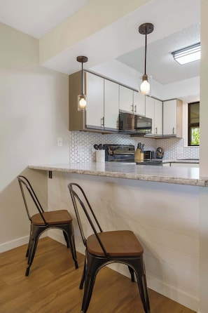 Kondominium, Beberapa Tempat Tidur, balkon, pemandangan lapangan golf (Bunker Ridge Respite) | Dapur pribadi | Mesin pembuat kopi/teh