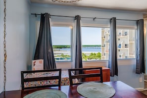 Condo, 1 cama matrimonial y sofá cama, hidromasaje, vista al océano | Cocina privada | Refrigerador, microondas, horno y parrilla de estufa