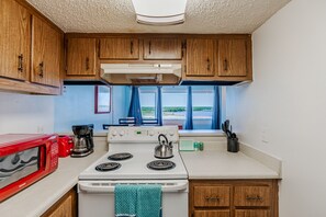 Condo, 1 Double Bed with Sofa bed, Hot Tub, Ocean View | Private kitchen | Fridge, microwave, oven, stovetop