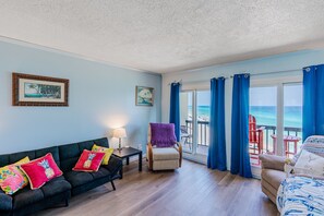 Condo, 1 Double Bed with Sofa bed, Hot Tub, Ocean View | Living room