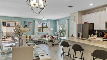 Ferienhaus, Mehrere Betten, Poolzugang, Poolblick (Hollywood Retreat) | Wohnbereich