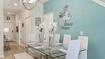 House, Multiple Beds, Pool Access, Pool View (Hollywood Retreat) | Dining