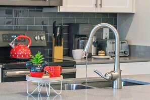 House, Multiple Beds, Pool Access, Pool View (Hollywood Retreat) | Private kitchen | Fridge, microwave, oven, stovetop