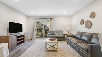 Condo, Multiple Beds, Patio (Hillside Cottage in The Vineyards ) | Living area | 42-inch flat-screen TV with digital channels