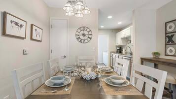 Condo, Multiple Beds, Patio (Hillside Cottage in The Vineyards ) | Dining