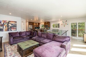 House, Multiple Beds, Hot Tub | Living room | TV, fireplace